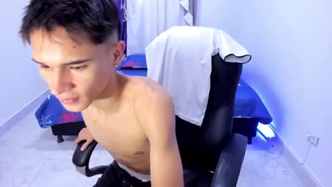 Snapshot of aron_boyy chatting on October 2025 08:31:01 PM Aaron online show from October 2025 08:31:01 PM