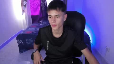 Aaron online show from October 2025 08:14:02 PM