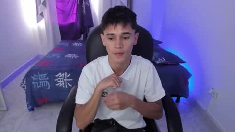 Aaron online show from October 2025 08:24:02 PM