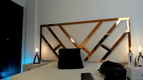 Aron cruz  online show from March 2026 01:17:02 PM