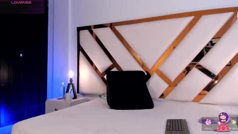 Aron cruz  online show from March 2026 01:40:02 PM