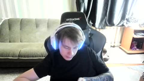 Snapshot of aron_neall chatting on December 2025 07:45:02 AM biggest penis online show from December 2025 07:45:02 AM