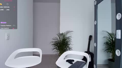 Aron Santoro online show from October 2025 04:14:02 PM