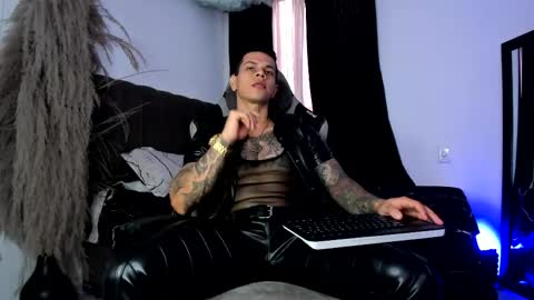 Snapshot of arondark chatting on May 2026 04:04:02 PM DarkMaster online show from May 2026 04:04:02 PM