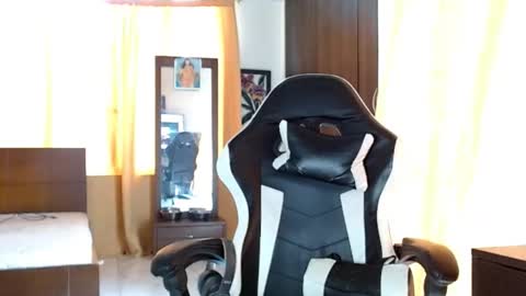 aronmiller online show from December 2025 03:31:01 PM