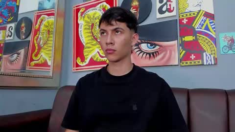 Arontawers online show from April 2026 07:07:01 PM