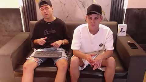 Aroon   online show from March 2026 04:23:01 AM