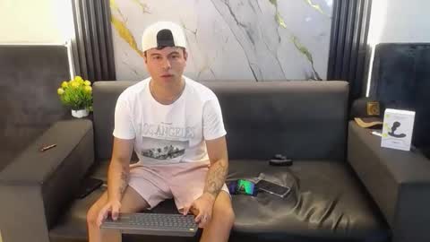 Aroon   online show from April 2026 03:55:01 AM