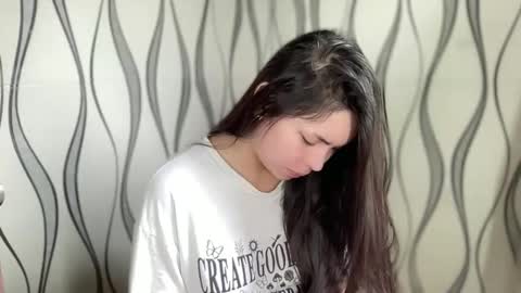 KATE MORE  online show from November 2025 05:50:02 AM