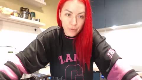 arri_ella online show from December 2025 12:30:01 AM