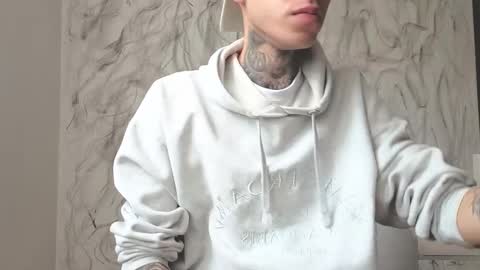   online show from October 2025 03:32:01 PM