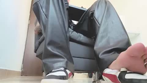   online show from October 2025 12:52:02 PM