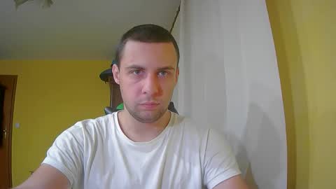 A online show from December 2025 01:00:01 AM