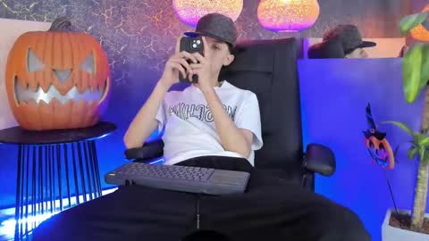 arthurcox_ online show from October 2025 11:31:02 PM