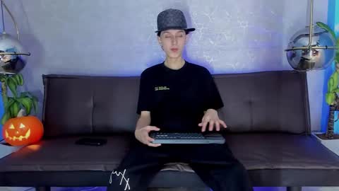 arthurcox_ online show from October 2025 05:37:01 PM