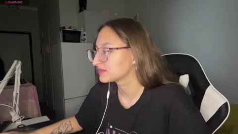 Mia  online show from February 2026 03:52:02 PM