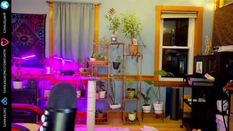 Artie Paints online show from December 2024 12:51:02 AM