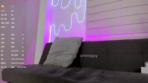 MIA OF artmiajoy online show from January 2026 10:52:01 AM