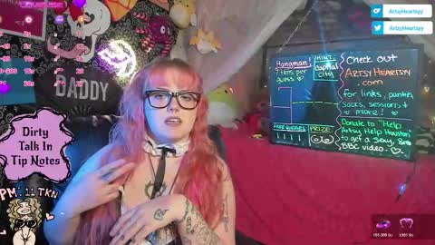 ArtsyHeartsyy online show from November 2025 01:48:02 AM