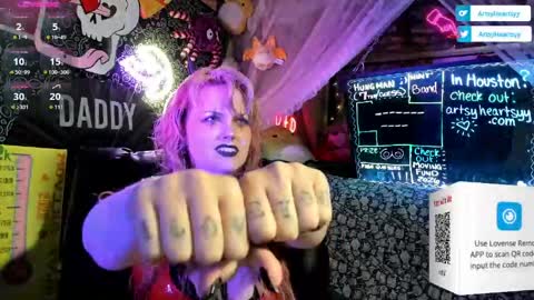 ArtsyHeartsyy online show from April 2026 12:33:01 AM