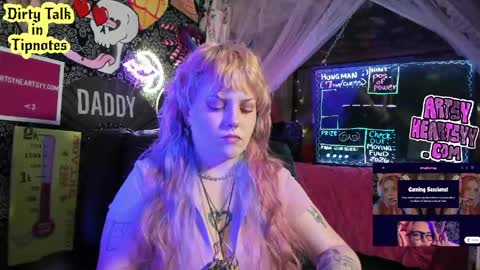 ArtsyHeartsyy online show from May 2026 02:28:01 AM