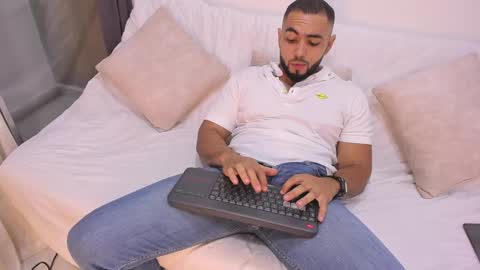 arturguy01 online show from February 2025 12:09:01 AM