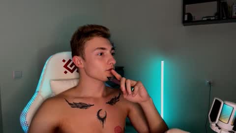 arturr_scott online show from November 2025 11:10:01 AM