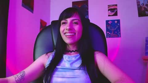   Independent Model online show from April 2026 09:39:33 PM