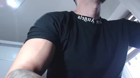 AryanAian1 online show from November 2025 11:32:01 AM