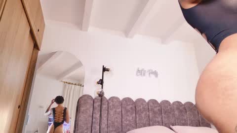 aryascollins online show from April 2026 01:22:01 AM