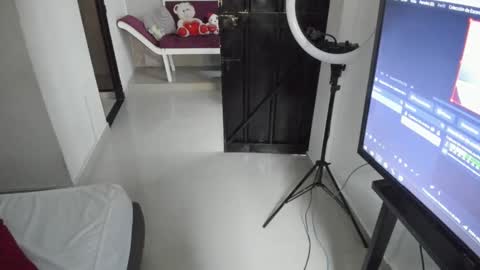 Ash Monroee  online show from December 2025 09:08:01 PM