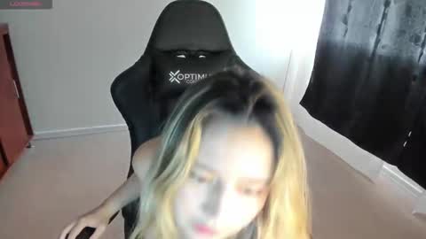 Snapshot of ash_smith1 chatting on October 2025 09:37:01 PM ash_smith1 online show from October 2025 09:37:01 PM