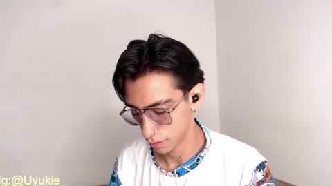 Snapshot of ash_v1 chatting on October 2025 02:02:05 AM Ash online show from October 2025 02:02:05 AM