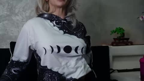 Snapshot of ashadevon_fit chatting on February 2025 04:21:02 PM Asha online show from February 2025 04:21:02 PM