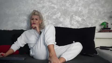 Snapshot of ashadevon_fit chatting on November 2025 10:01:02 AM Asha online show from November 2025 10:01:02 AM