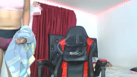 ashelyhots9inches online show from February 2026 04:04:02 PM