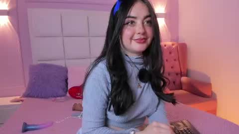 Snapshot of ashley_petit chatting on July 2026 01:20:02 PM ashley_petit online show from July 2026 01:20:02 PM