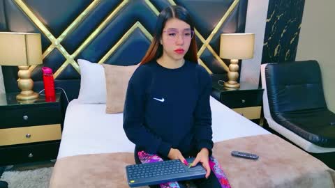 AshleyRoberh online show from April 2026 07:37:01 PM