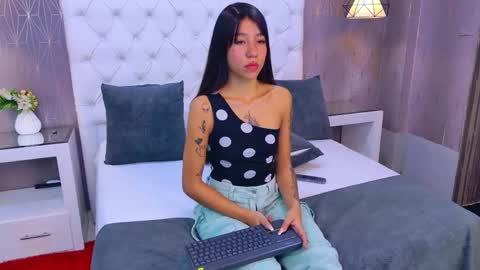 Snapshot of ashleyroberh chatting on May 2026 04:58:02 PM AshleyRoberh online show from May 2026 04:58:02 PM