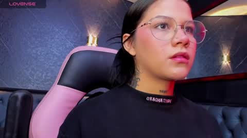 Snapshot of ashleytravis_ chatting on June 2026 01:35:01 PM online show from June 2026 01:35:01 PM