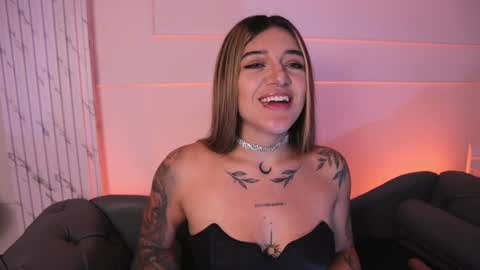 Snapshot of ashleyvalirya chatting on February 2025 02:22:02 PM Ashley Lauren online show from February 2025 02:22:02 PM