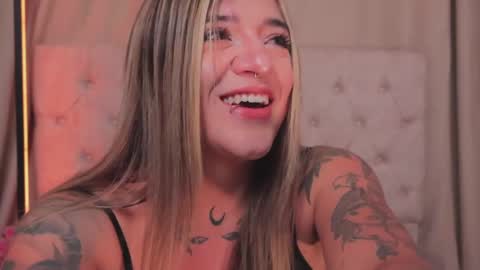 Snapshot of ashleyvalirya chatting on February 2025 04:09:02 AM Ashley Lauren online show from February 2025 04:09:02 AM