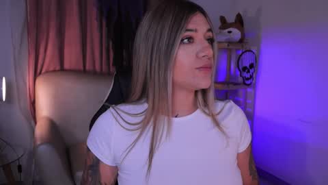 Snapshot of ashleyvalirya chatting on October 2025 04:02:02 AM Ashley Lauren online show from October 2025 04:02:02 AM