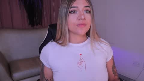 Snapshot of ashleyvalirya chatting on October 2025 04:02:02 AM Ashley Lauren online show from October 2025 04:02:02 AM