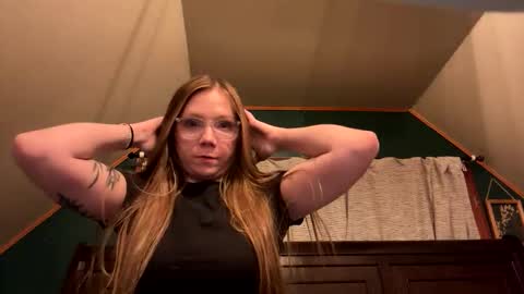 ashleyynicholee online show from December 2025 06:21:02 AM