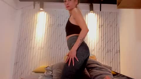 Snapshot of ashlybenison chatting on January 2025 02:09:01 AM ashlybenison online show from January 2025 02:09:01 AM