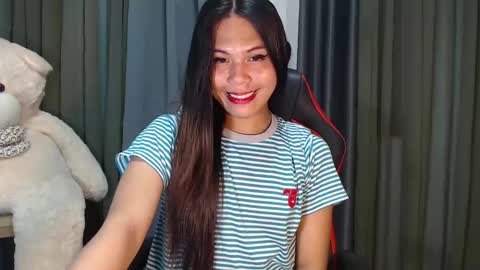 Snapshot of asian_boy_ralph143 chatting on December 2024 12:01:02 PM ELLE dont forget to follow and thumbs up online show from December 2024 12:01:02 PM