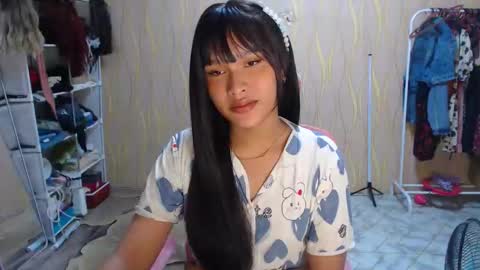 Snapshot of asian_glamm chatting on December 2025 05:39:02 PM ANITA online show from December 2025 05:39:02 PM