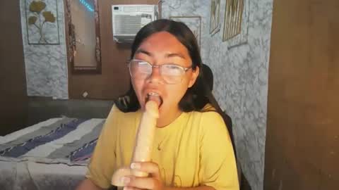 Snapshot of asian_rhean chatting on October 2025 12:18:01 AM Rhean online show from October 2025 12:18:01 AM