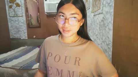 Snapshot of asian_rhean chatting on November 2025 10:31:02 PM Rhean online show from November 2025 10:31:02 PM